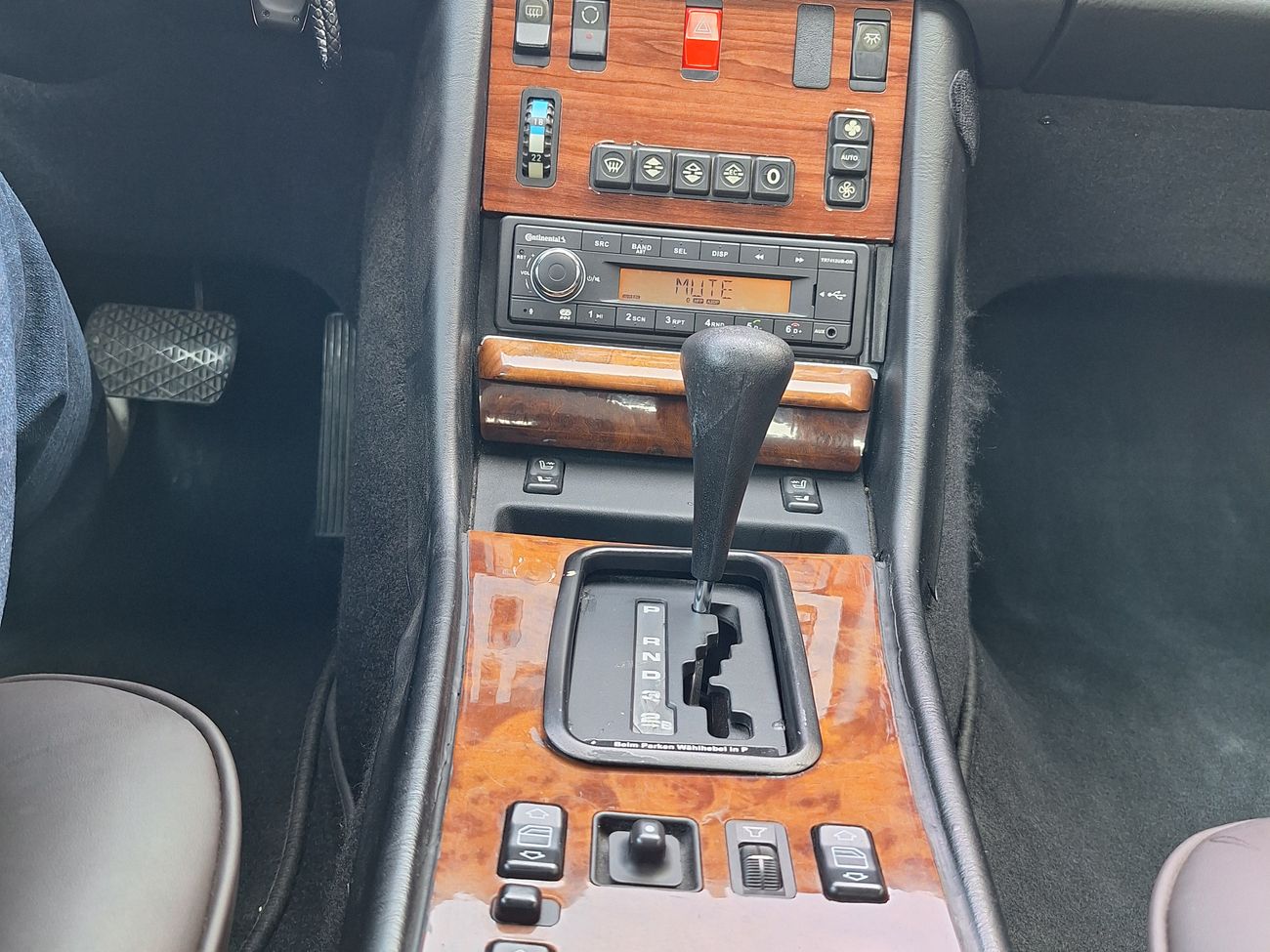 Mercedes-Benz 560 SEC