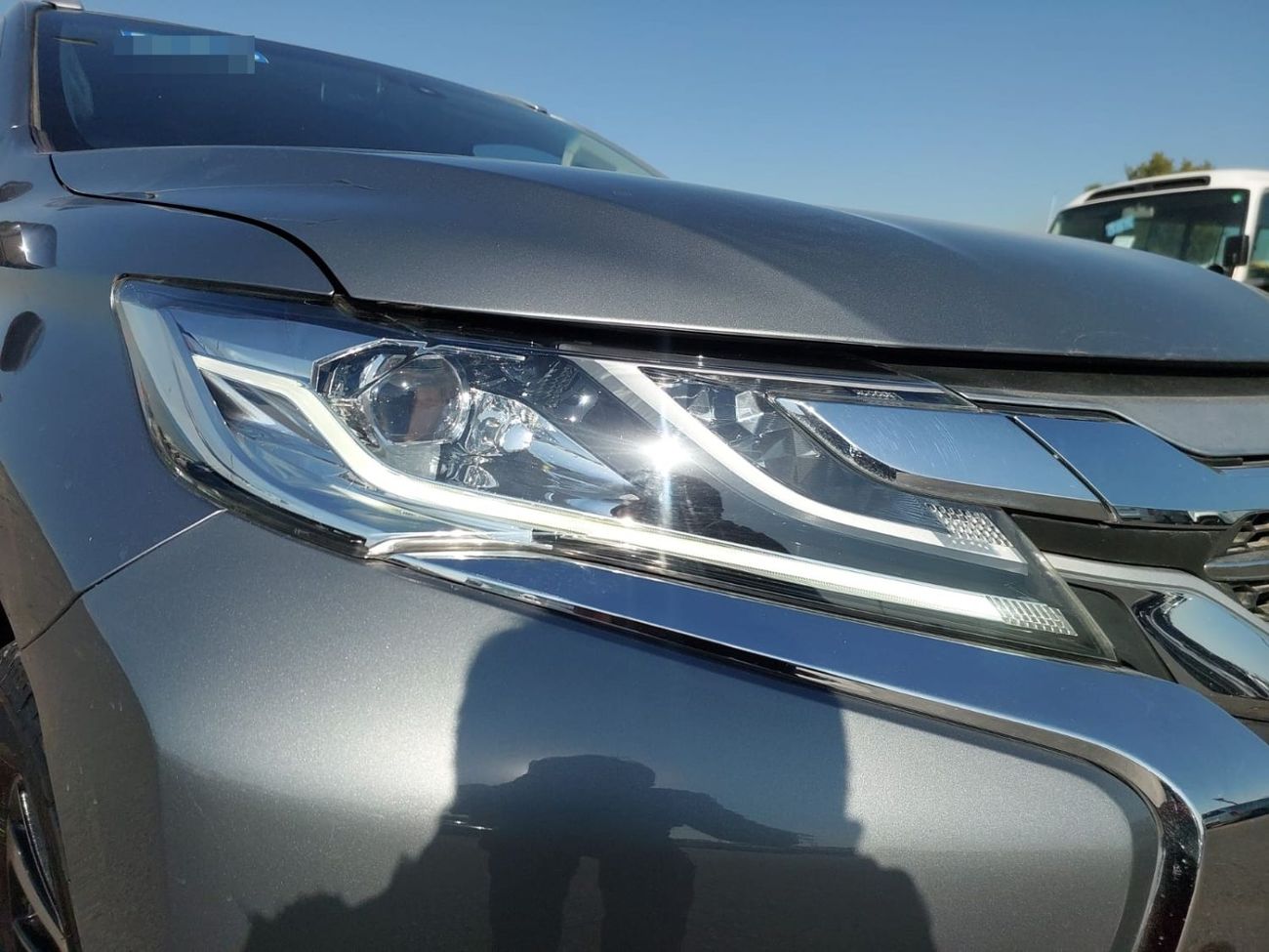 Mitsubishi Pajero MITSUBISHI PAJERO SUV RHD 2016 MODEL 2.4 L DIESEL AUTOMATIC(PM05897)