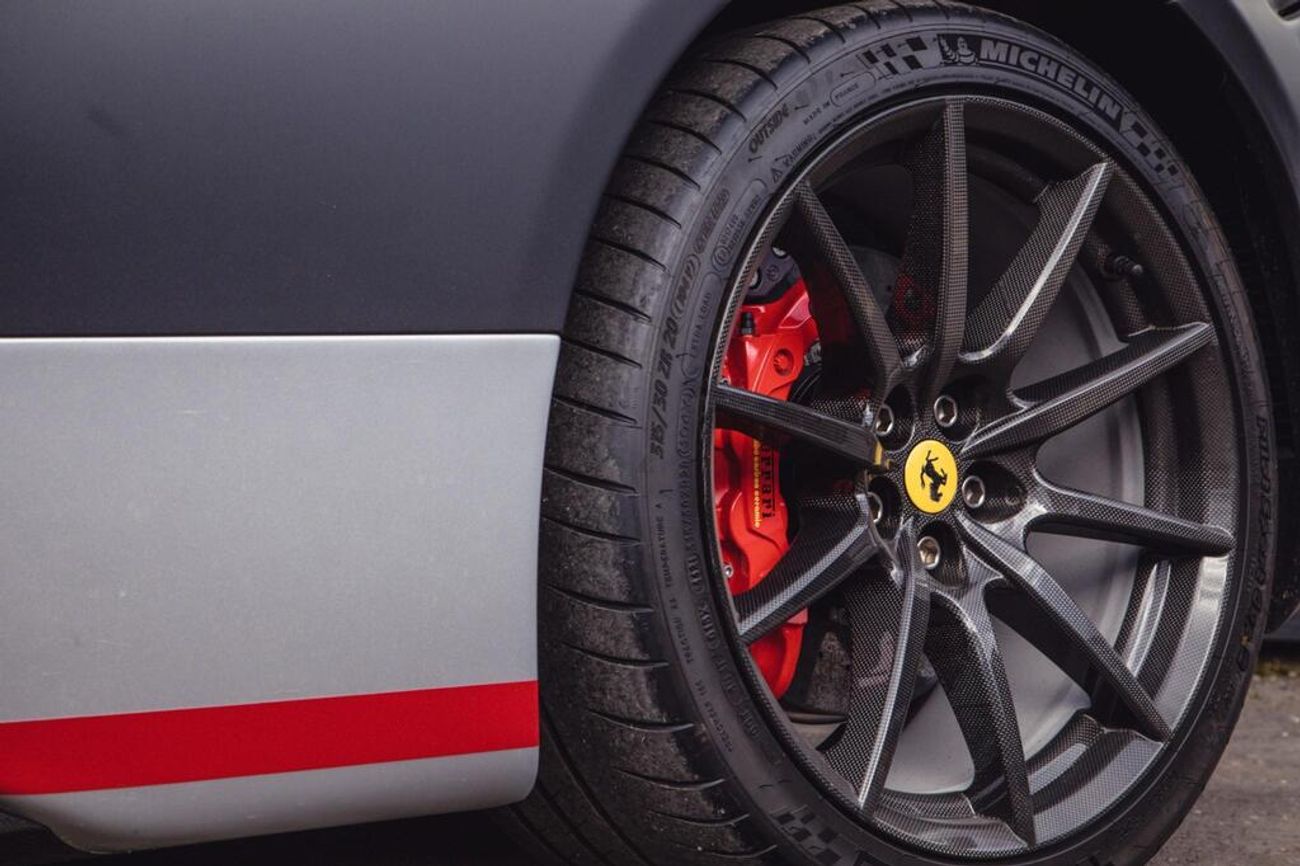 فيراري SF90 سبيدر 4.0T V8 7.9kWh F1 DCT 4WD Euro 6 (s/s) 2dr ( EXPORT ONLY)