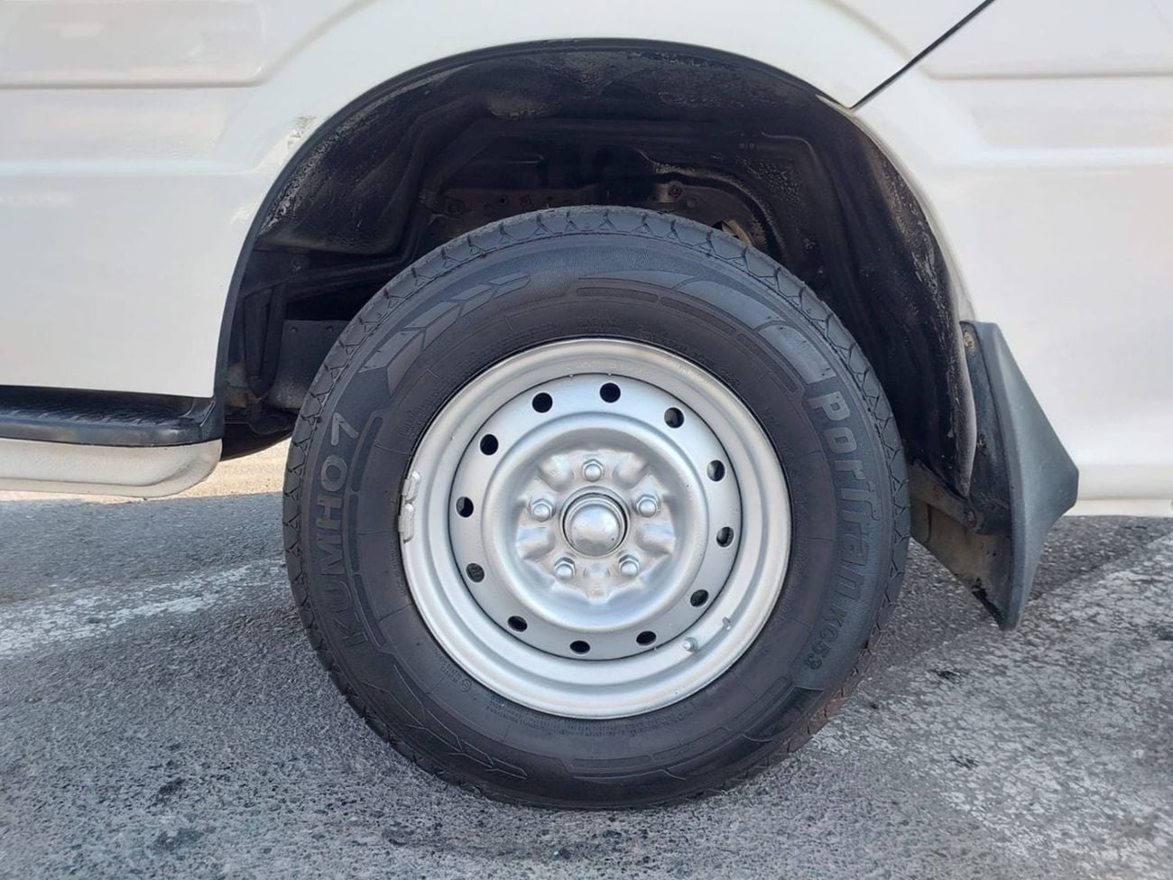 تويوتا هاياس TOYOTA HIACE VAN RHD 2004 MODEL 2.4 L PETROL MANUAL(PM13814)