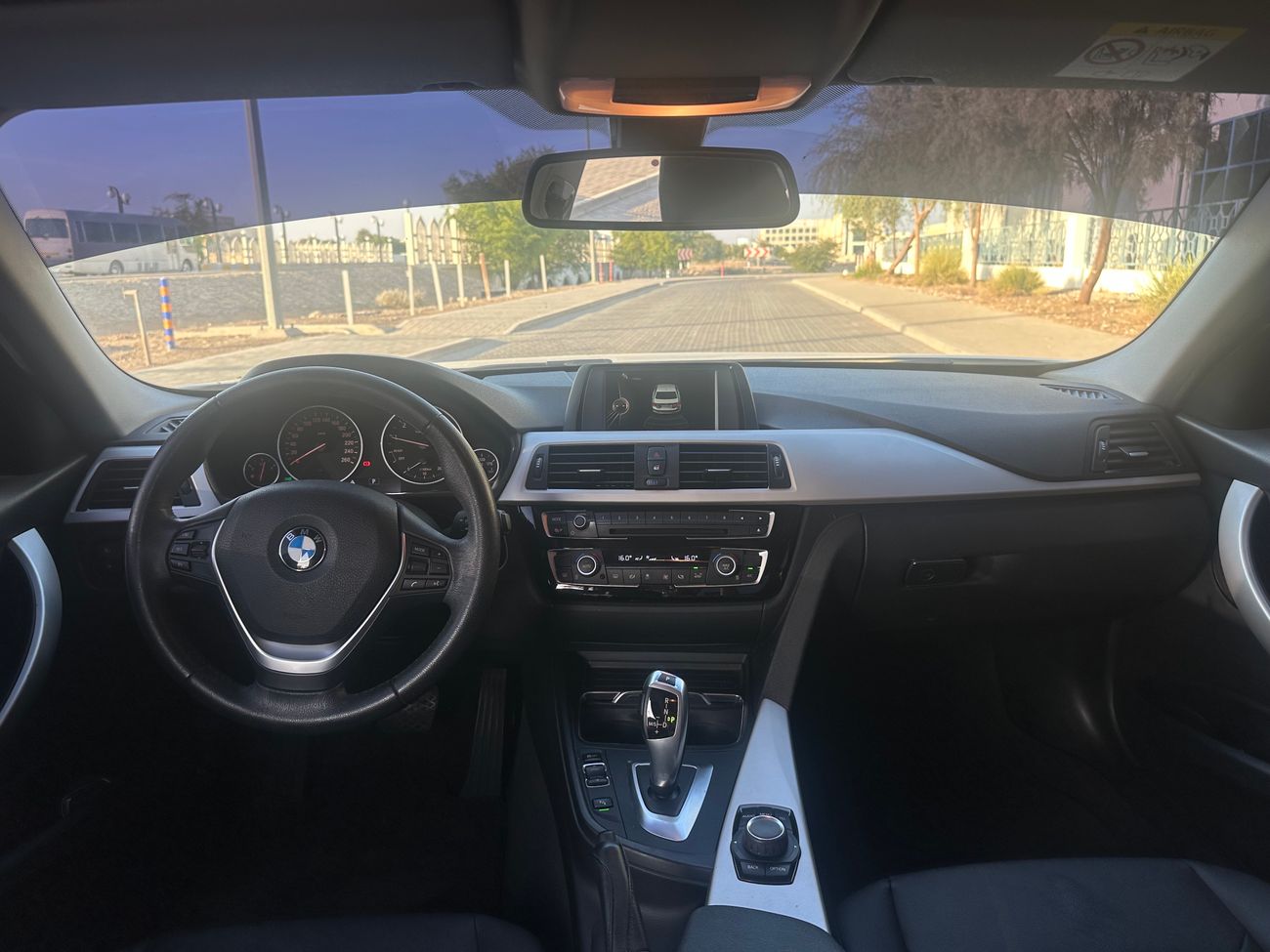 بي أم دبليو 318i