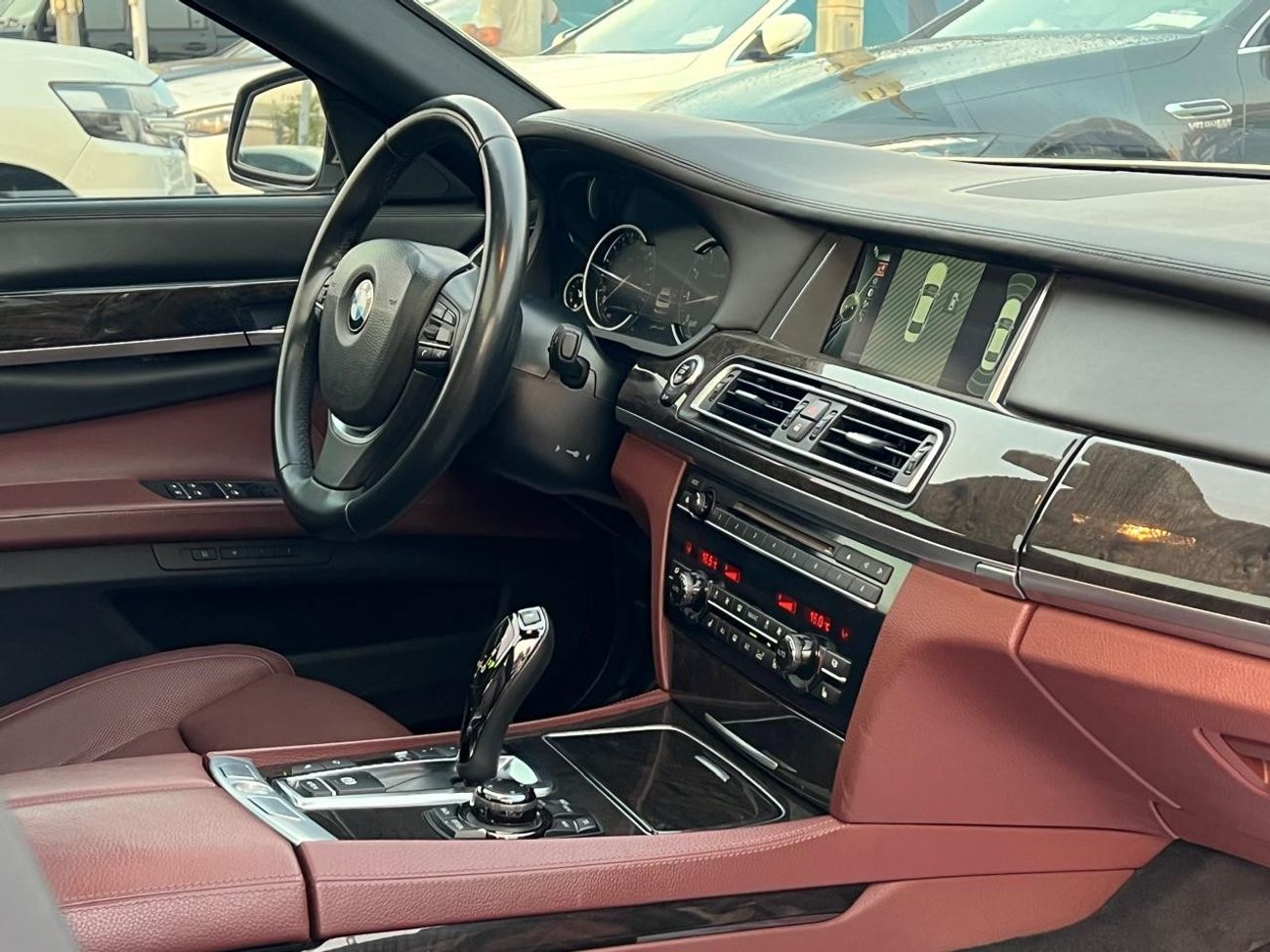 بي أم دبليو 750Li بريستيج بي ام دبليو 750 لارج موديل 2014 مواصفات خليجية صبغ وكالة بدون حوادث