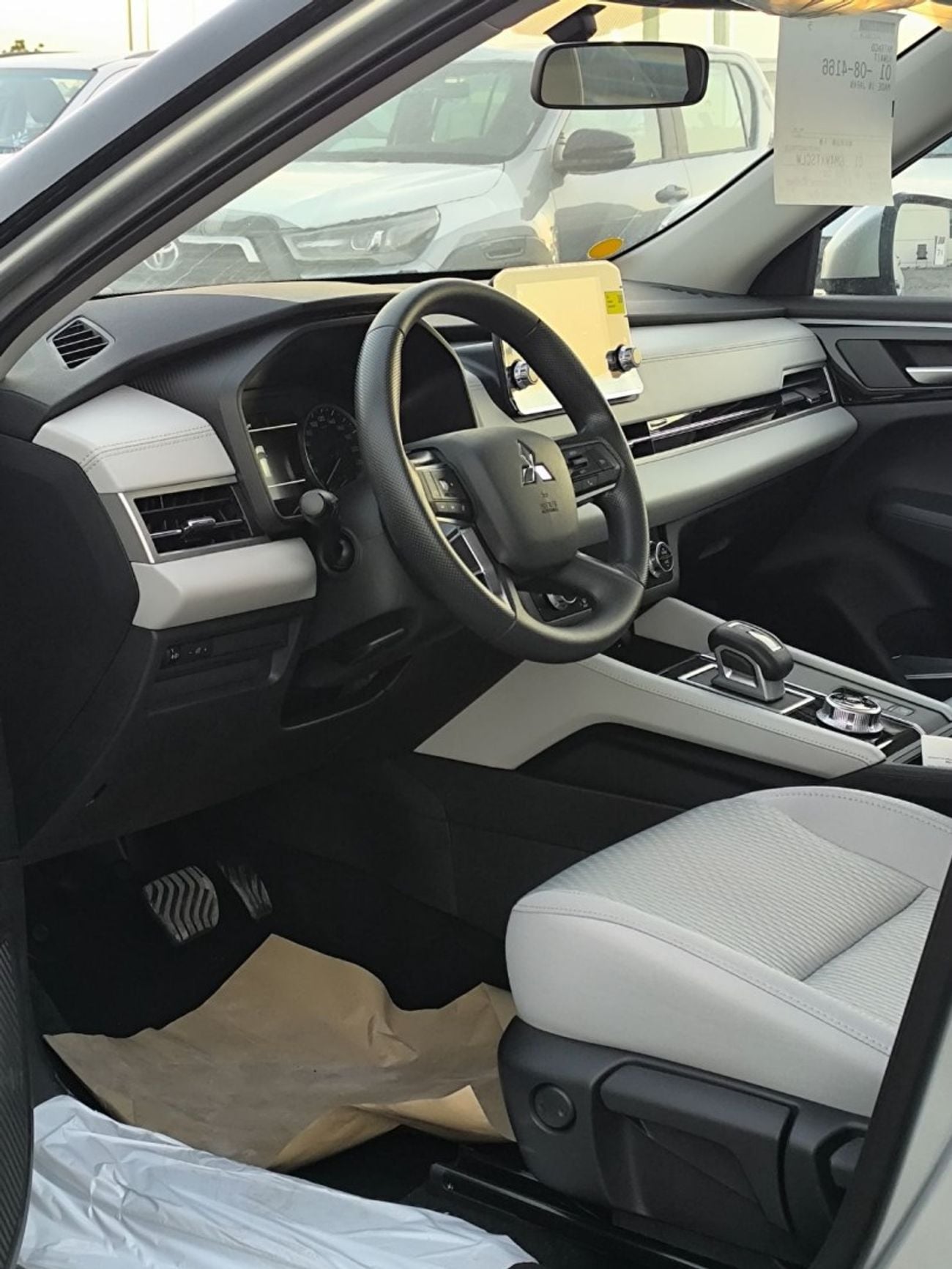 Mitsubishi Outlander GLX MIDLINE OUTLANDER 5P-M-LINE 2.5L SUV FWD 5Doors