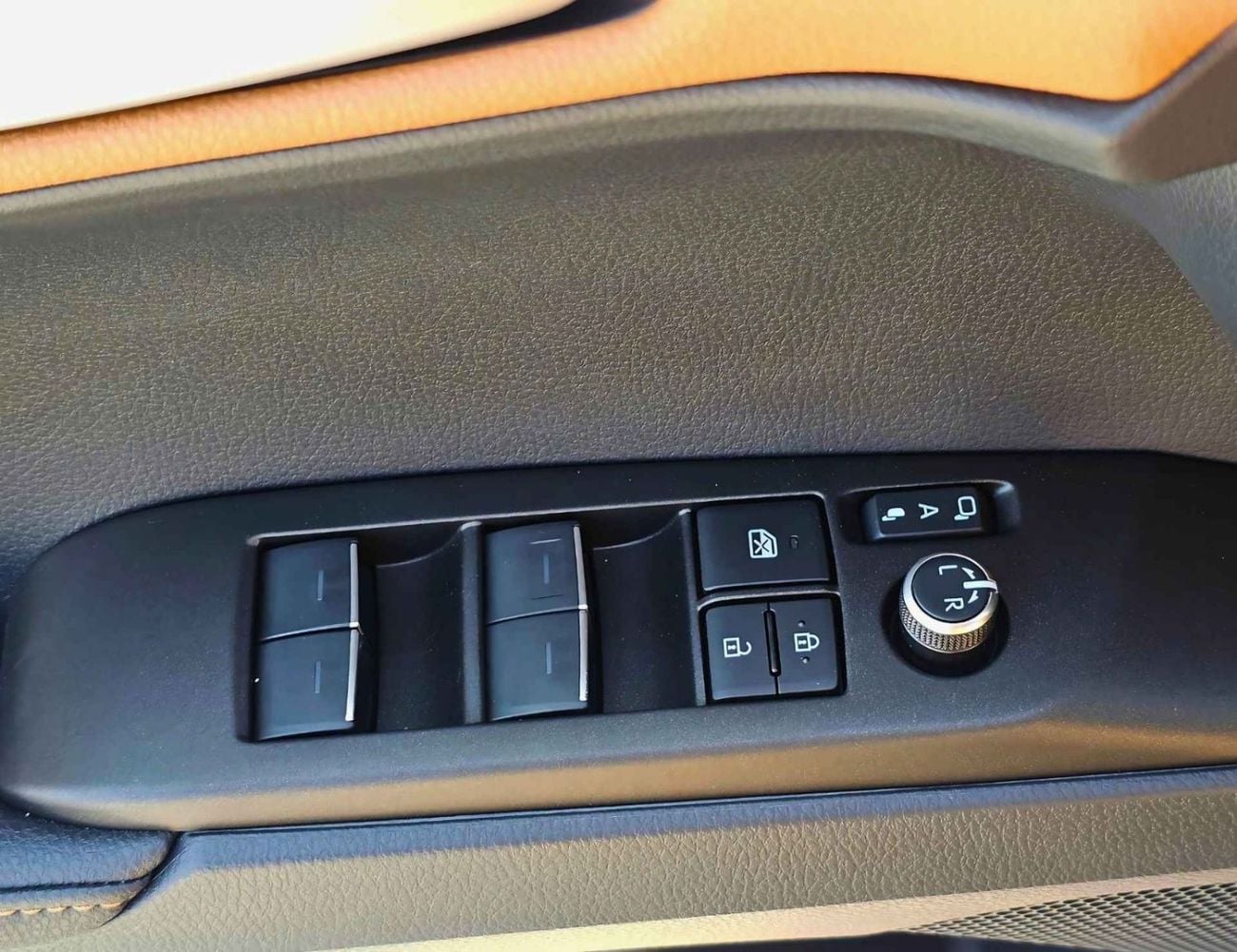 تويوتا كامري GLE || 2.5L PETROL / RADAR / PANORAMIC ROOF / LEATHER WITH PWR SEATS (CODE # CGLER)