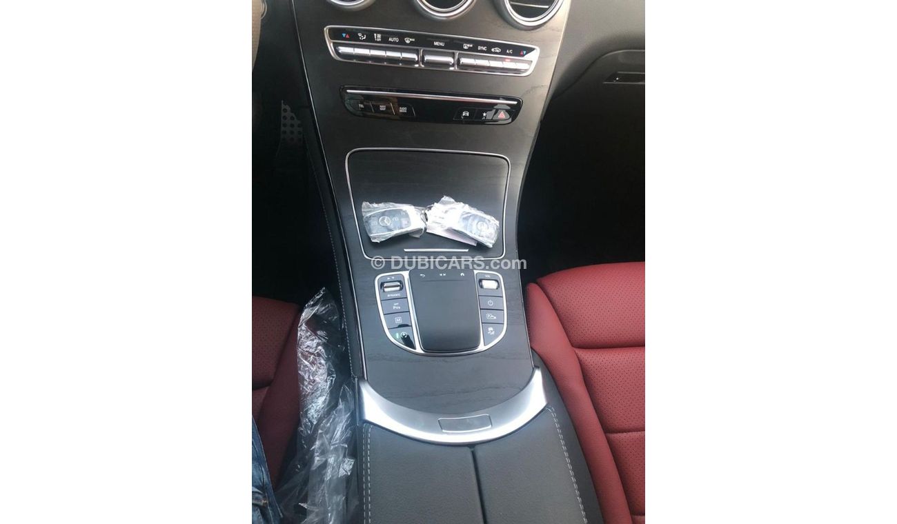 مرسيدس بنز GLC 300 2020 Mercedes-Benz GLC 300 4MATIC, 2.0L, GCC 0km