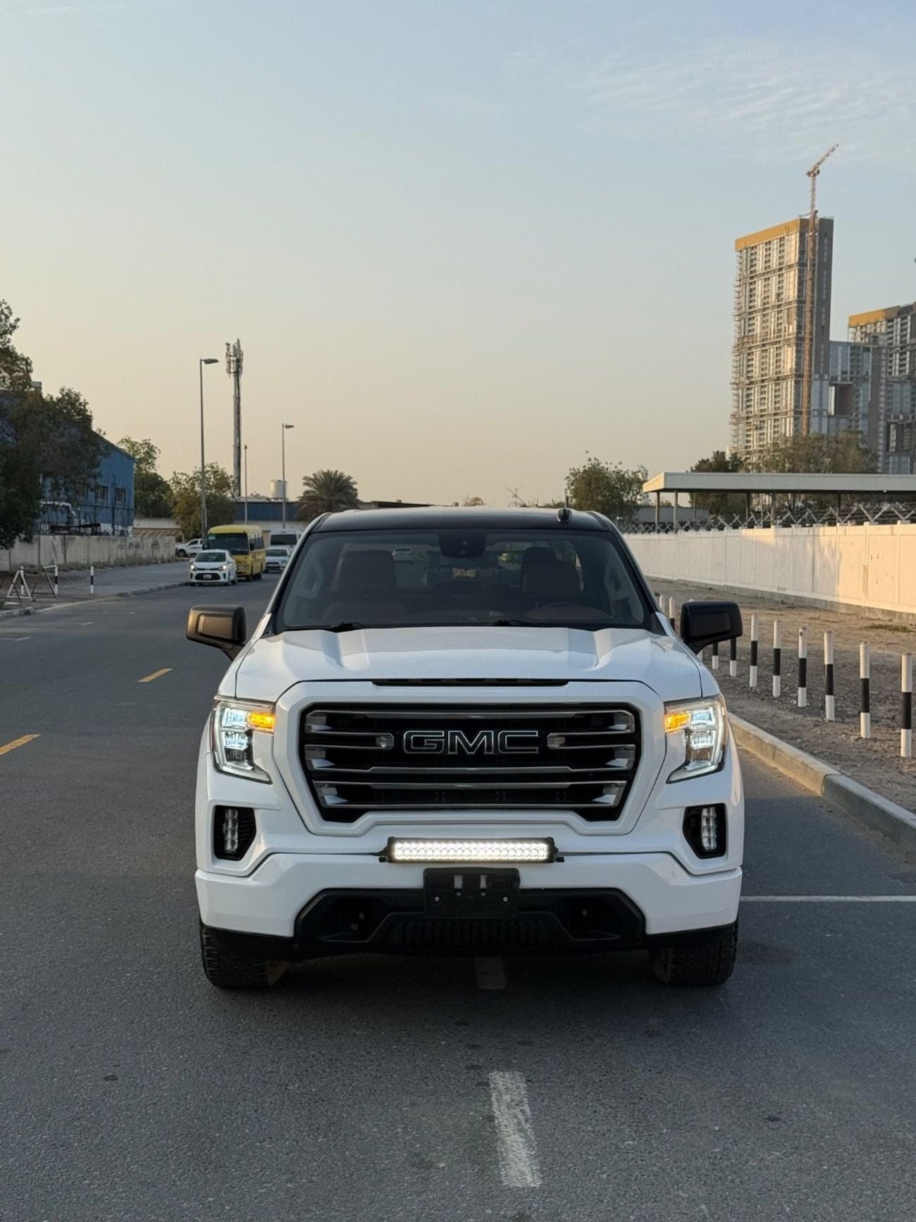جي أم سي سييرا 1500 CREWCAB ELEVATION 5.3L V8 AT4 Crew Cab (AWD)