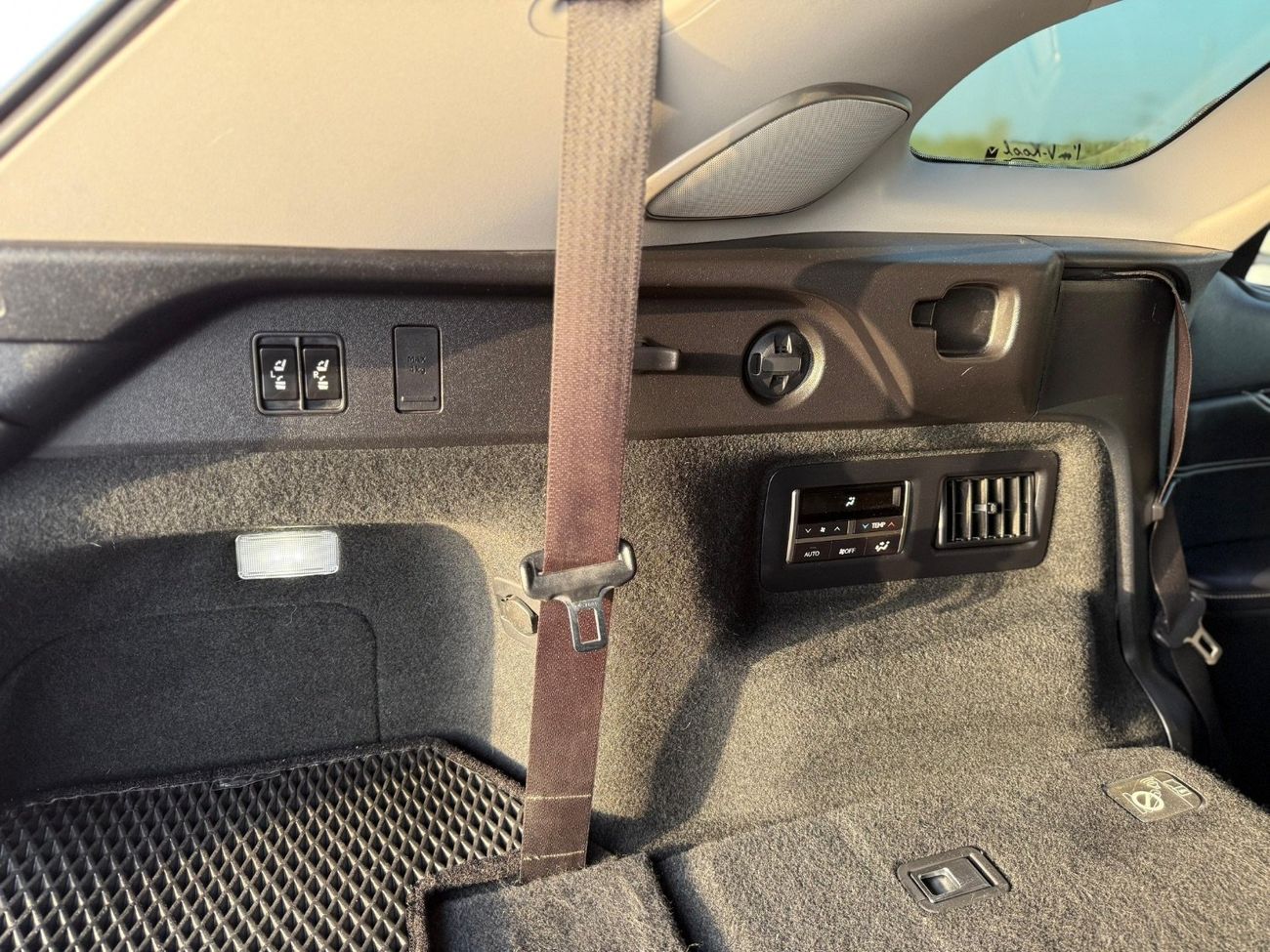 لكزس RX450h L Platinum 3.5L (7 Seater)