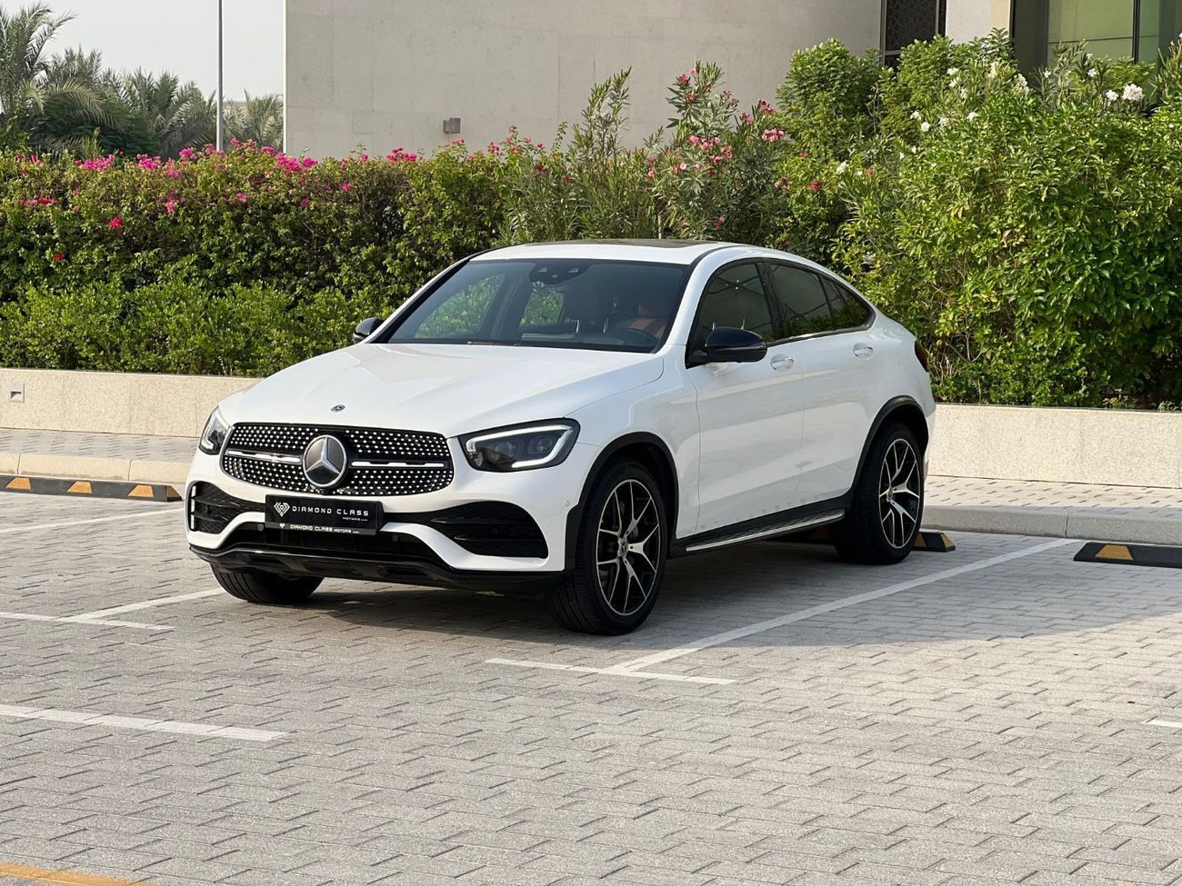 مرسيدس بنز GLC 300 Premium + 2.0L