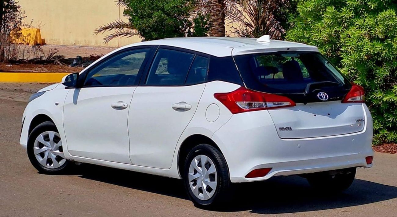 تويوتا يارس SE 1.5L Hatchback