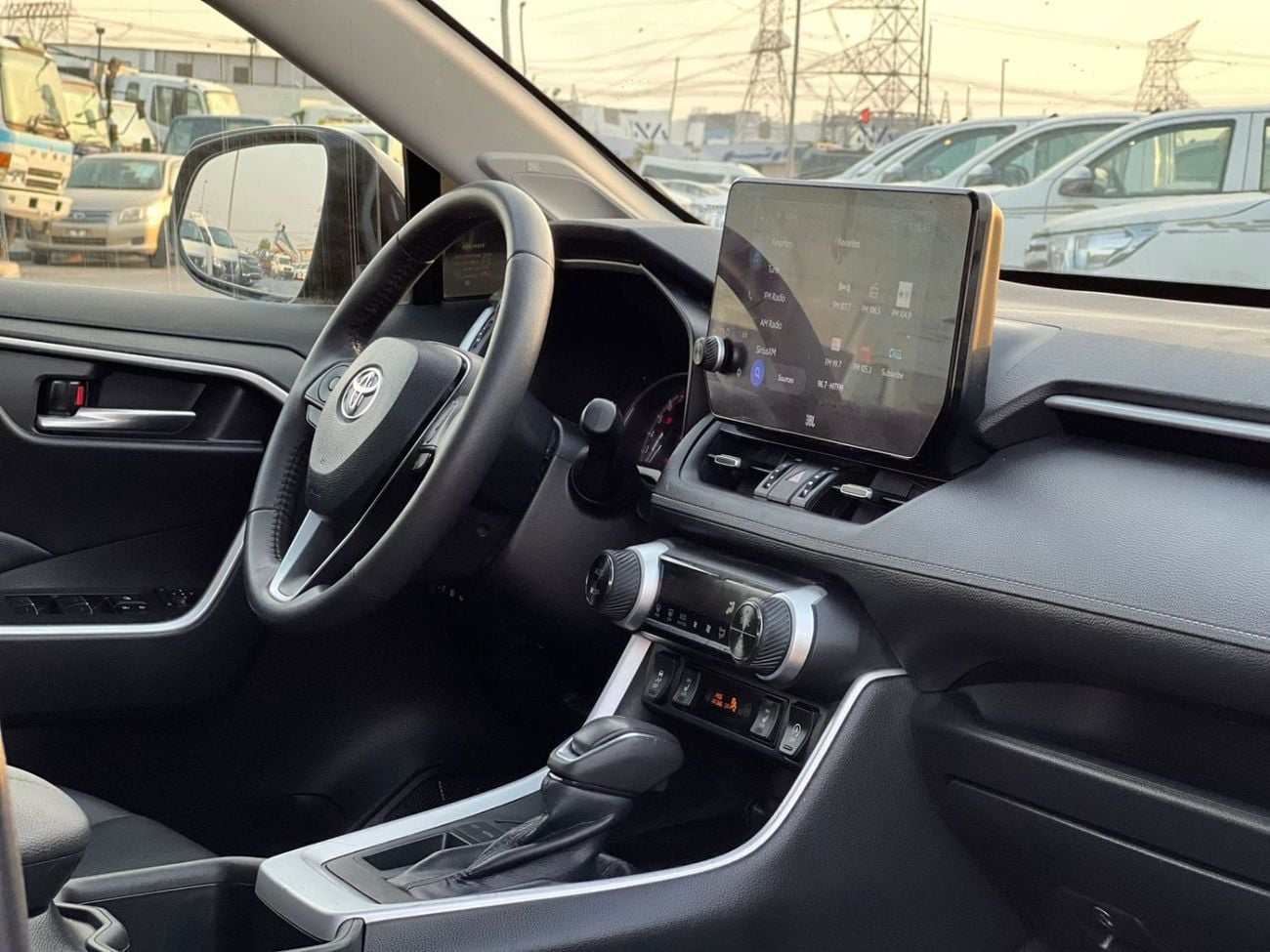 تويوتا راف ٤ XLE 2023 Toyota RAV4 Full Option - 2.5 V4 - Big Screen & Radar Sensor - Trunk Auto Push Star