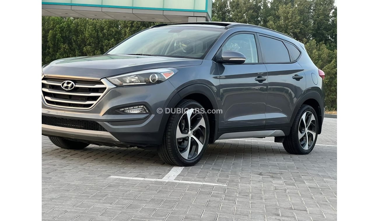 هيونداي توسون GLS هيونداي توسان موديل 2017 وارد أمريكي فول ابشن كامله بانوراما ماشيه 33000 الف ميل 1600 سي سي