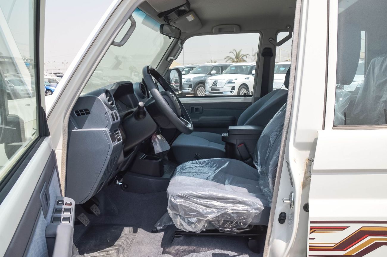 Toyota Land Cruiser 70 TOYOTA LAND CRUISER 76 4.0L 4WD MT 5DOOR SUV 2025