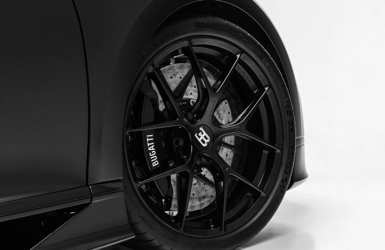 بوغاتي شيرون SPORT 8.0L W16 Quad-Turbocharged Engine