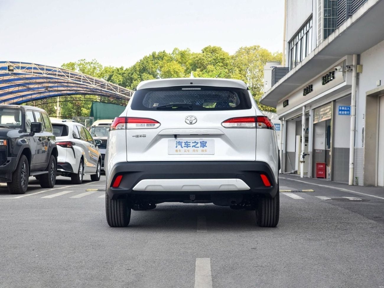 تويوتا كورولا كروس STD (NON GCC) TOYOTA COROLLA CROSS 2.0L PIONEER MODEL 2025