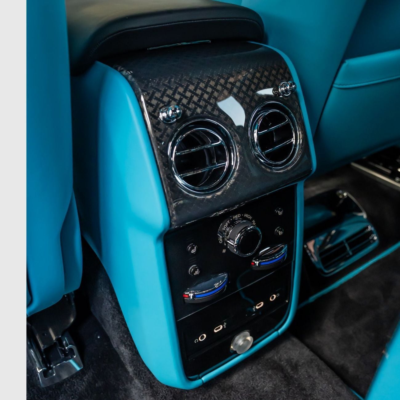 رولز رويس كولينان  2025 ROLLS ROYCE CULLINAN MANSORY BRAND NEW
