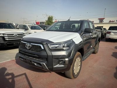 تويوتا هيلوكس with compressor, wireless charger, trunk shutter