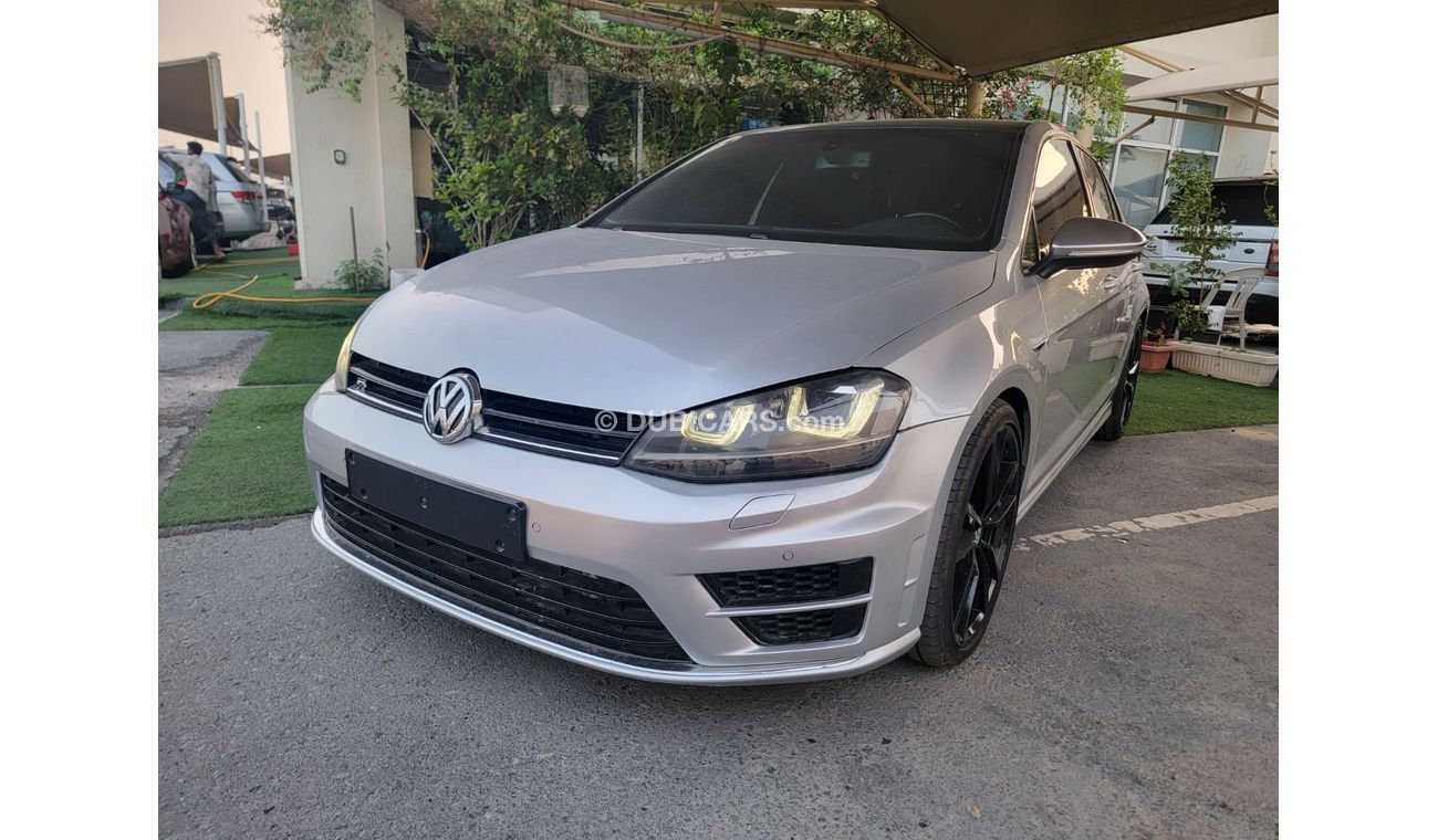 فولكس واجن جولف R