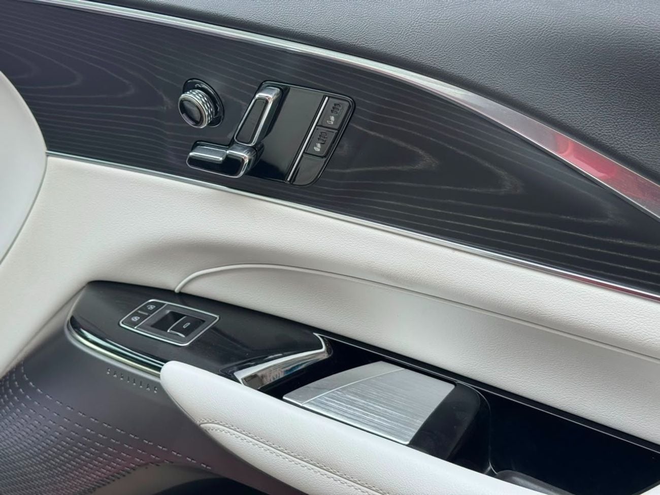 Cadillac Lyriq LAUNCH EDITION FULLY ELECTRIC / LAXURY CAR / BIG SCREEN / PREMIUM SOUND SYSTEM / 360 CAMERA / COOLING AND HEATING S