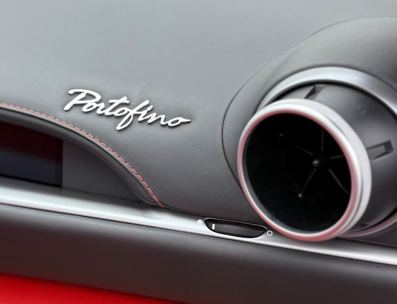 فيراري بورتوفينو Std 3.9L 2019 Ferrari Portofino