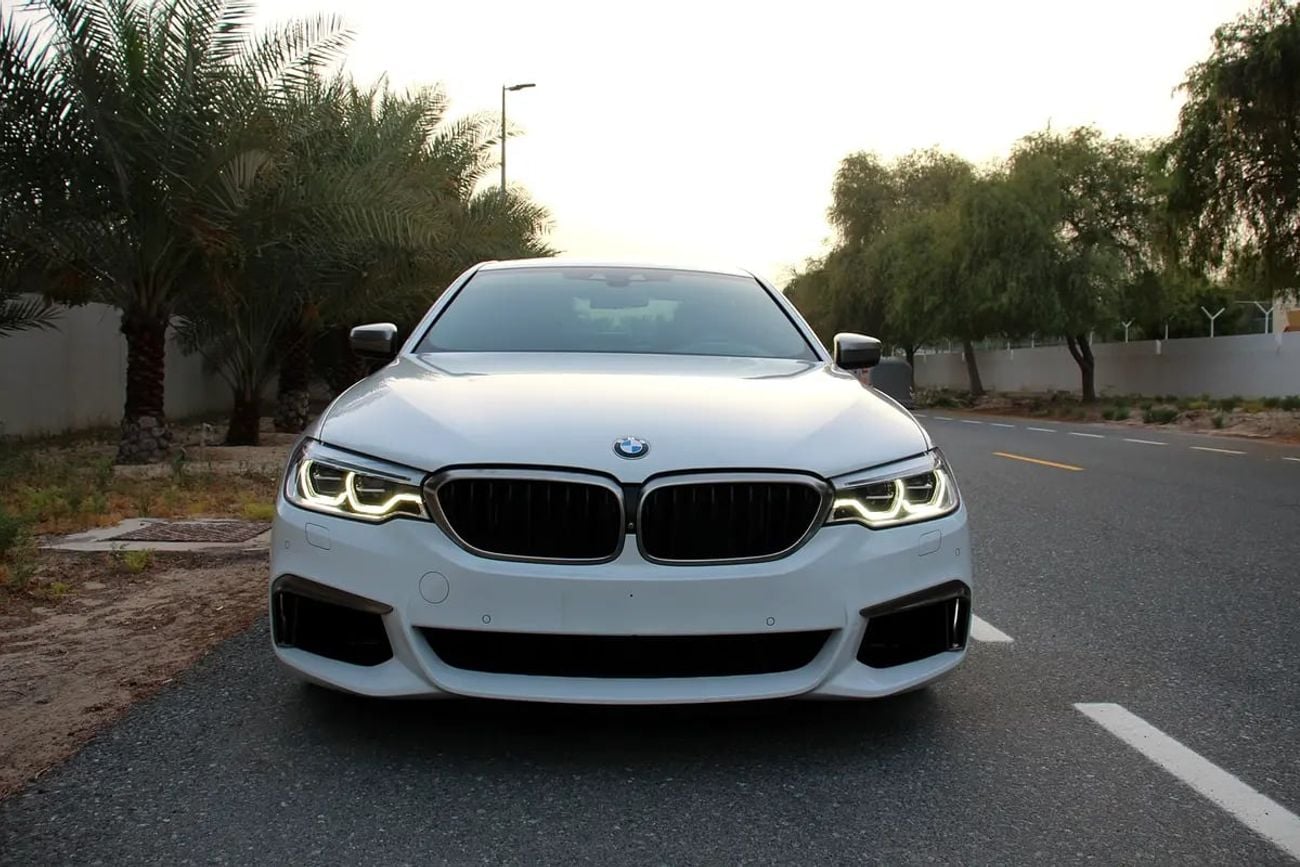 بي أم دبليو 550i M550i xDrive V8 | GCC Specs | Pristine Condition