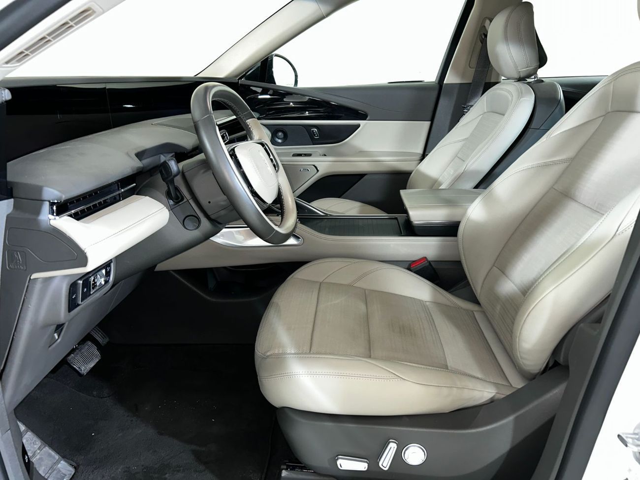 Lincoln Nautilus Reserve II 2.0L NAU424 / AL TAYER MOTORS / AL QOUZ SHOWROOM