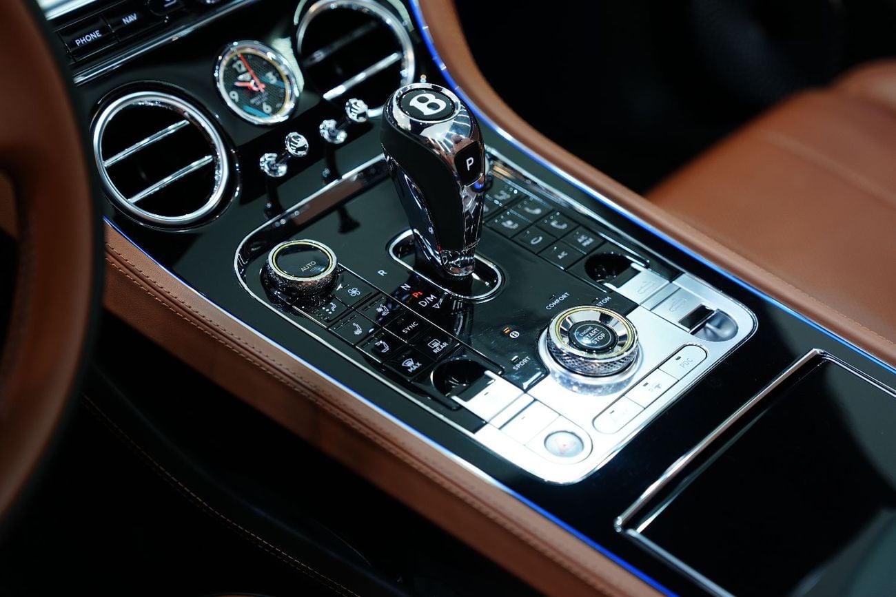 بنتلي كونتيننتال جي تي سي V8, Carbon Interior, Rotating Display, Touring Specification, GCC Spec!!