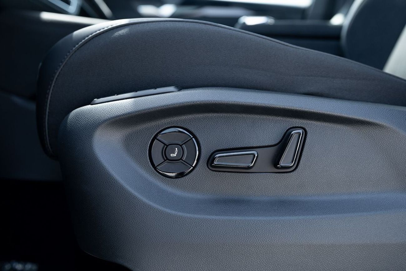 Volkswagen Tiguan Volkswagen Tiguan L Pro 380TSI AWD R-Line 2.0L Smart Premium Edition 2025