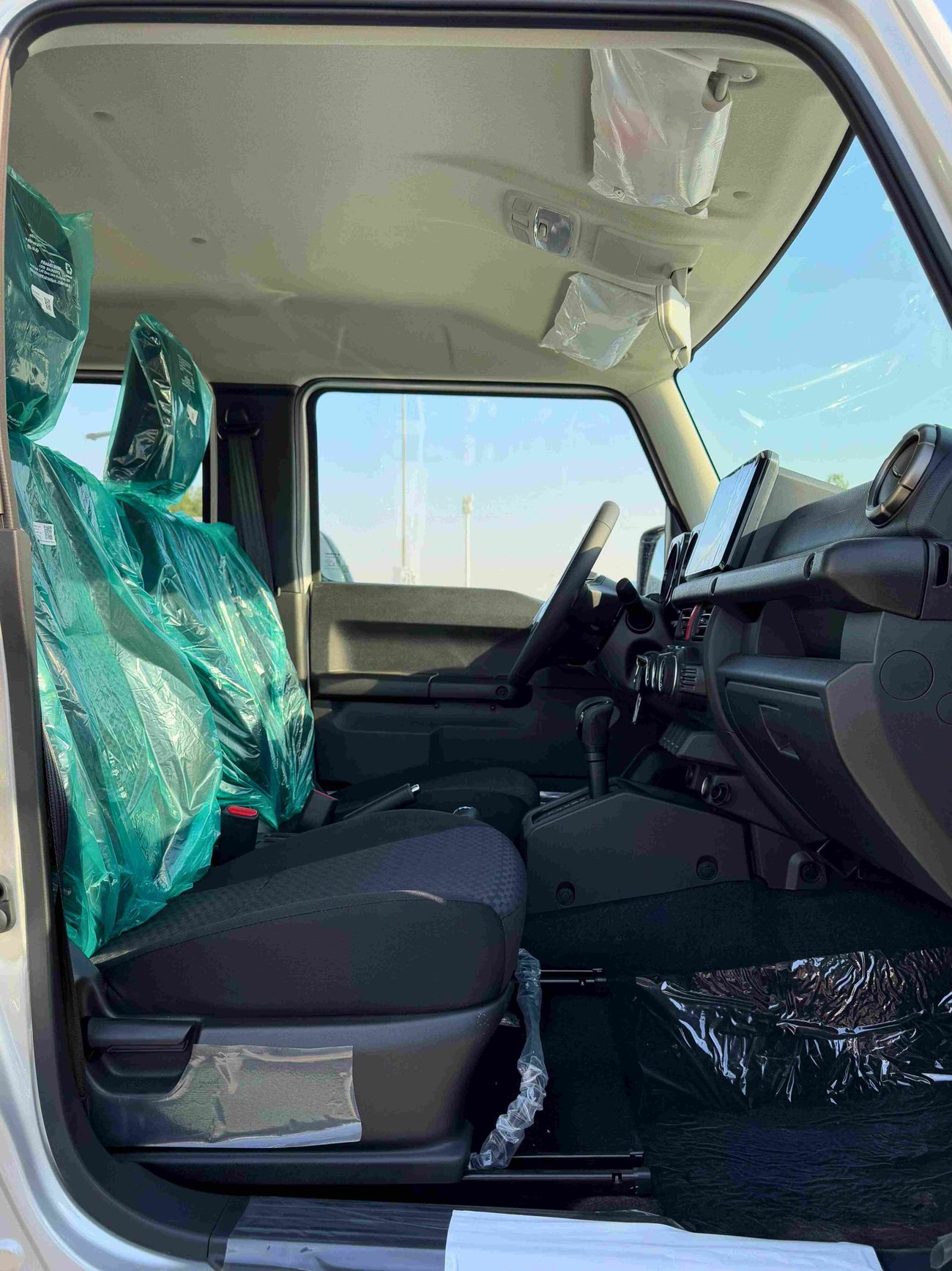 Suzuki Jimny GLX 5 DOOR / ALL GRIP OF ROAD / 1.5L V4 / A/T /  9" DISPLAY / 4X4 (CODE # 69012)