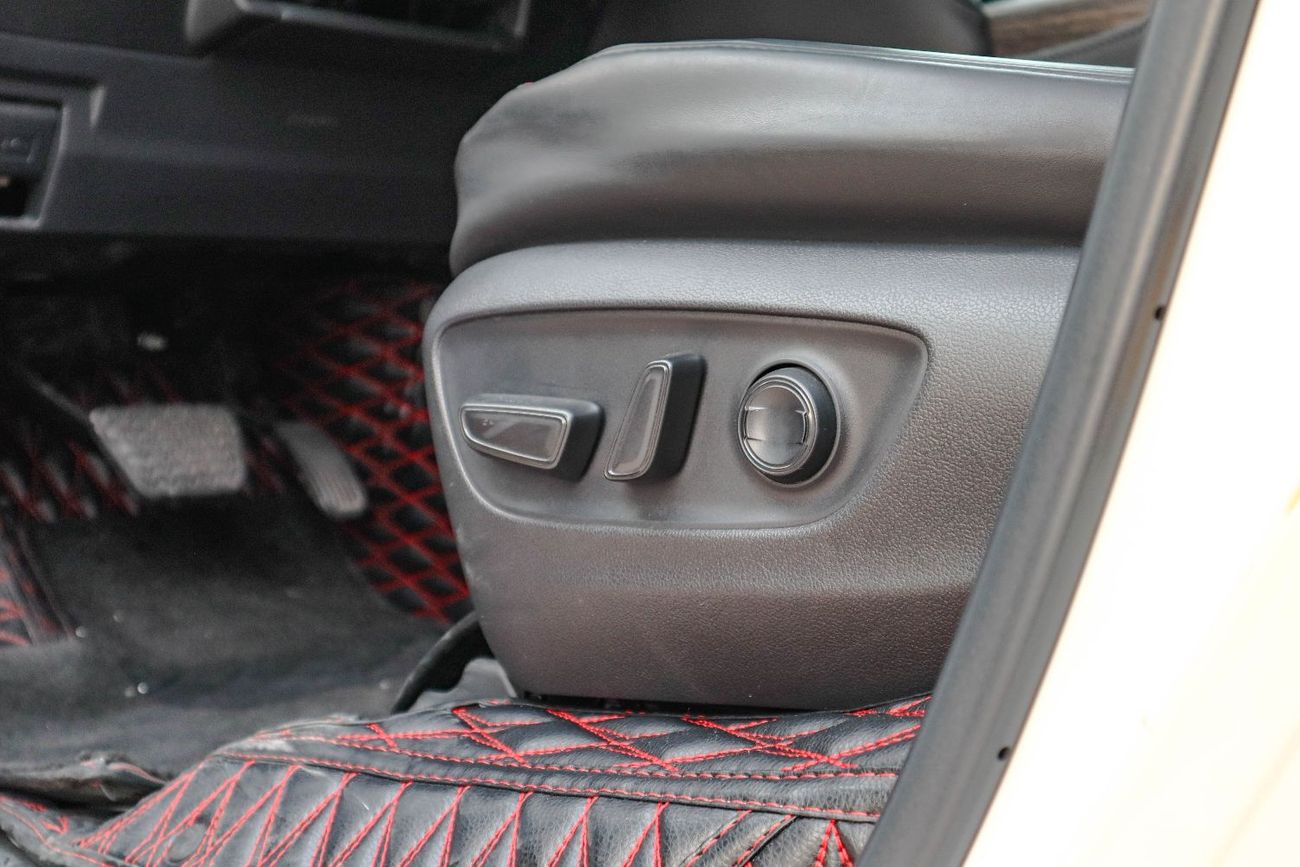 Toyota Land Cruiser VXR 3.5L 2023 Toyota Land Cruiser VXR (3.5L Twin-Turbo V6, Full Option, White Exterior, Red Interior