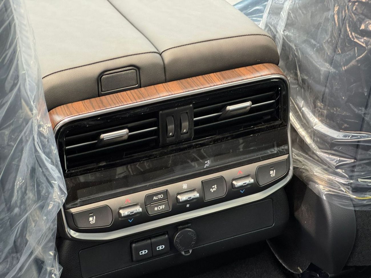 Toyota Land Cruiser 2025 Toyota Land Cruiser VX 3.5L TT, Black/Black, GCC Spec