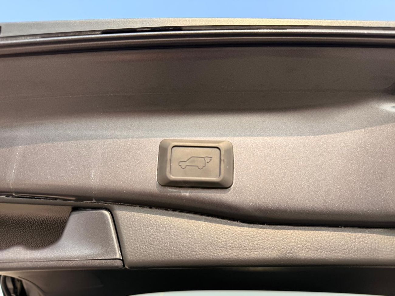 تويوتا راف ٤ XLE 2.5 L | Sunroof, push start 2024 model