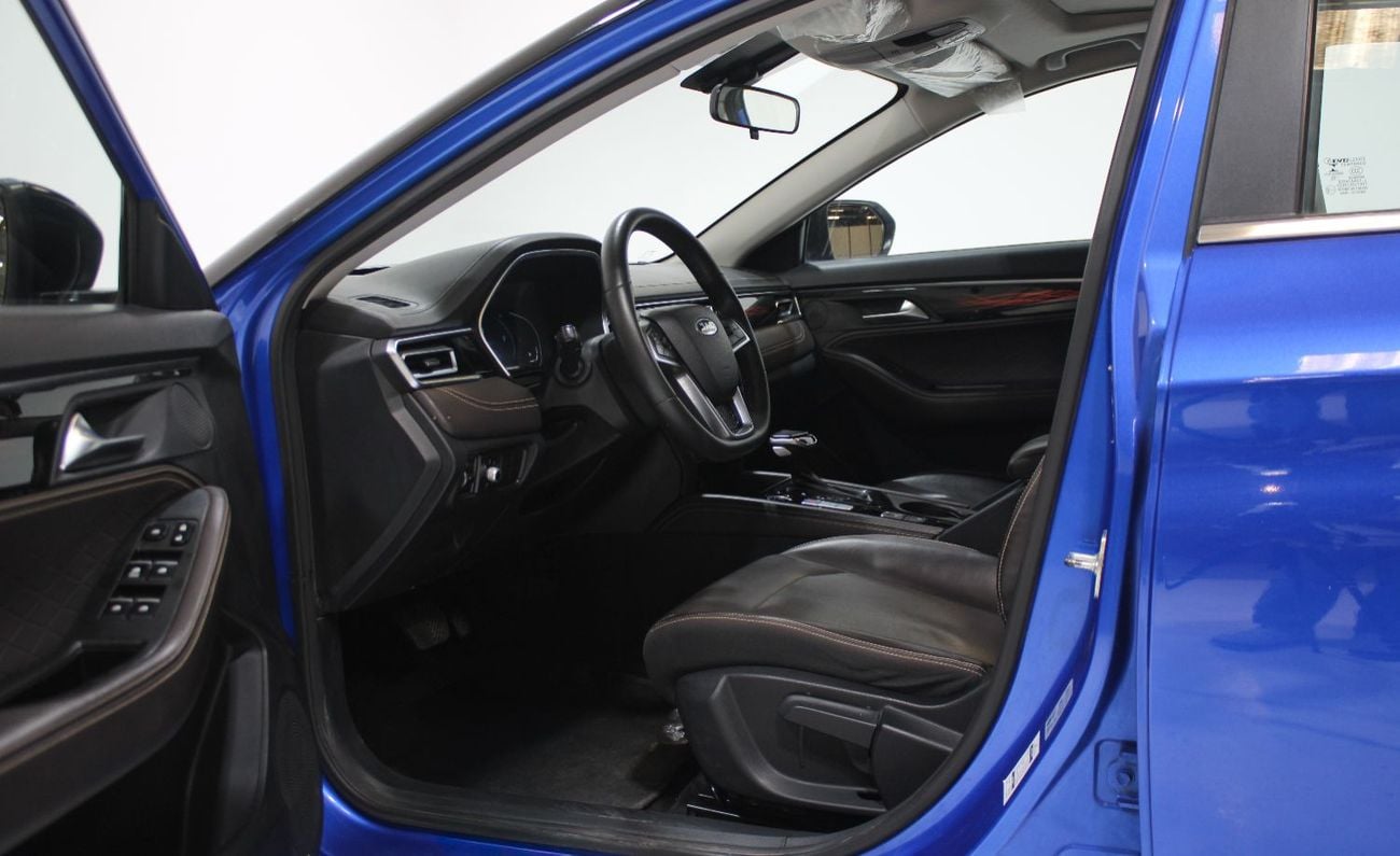 JAC J7 BLUE WITH BLACK TOP