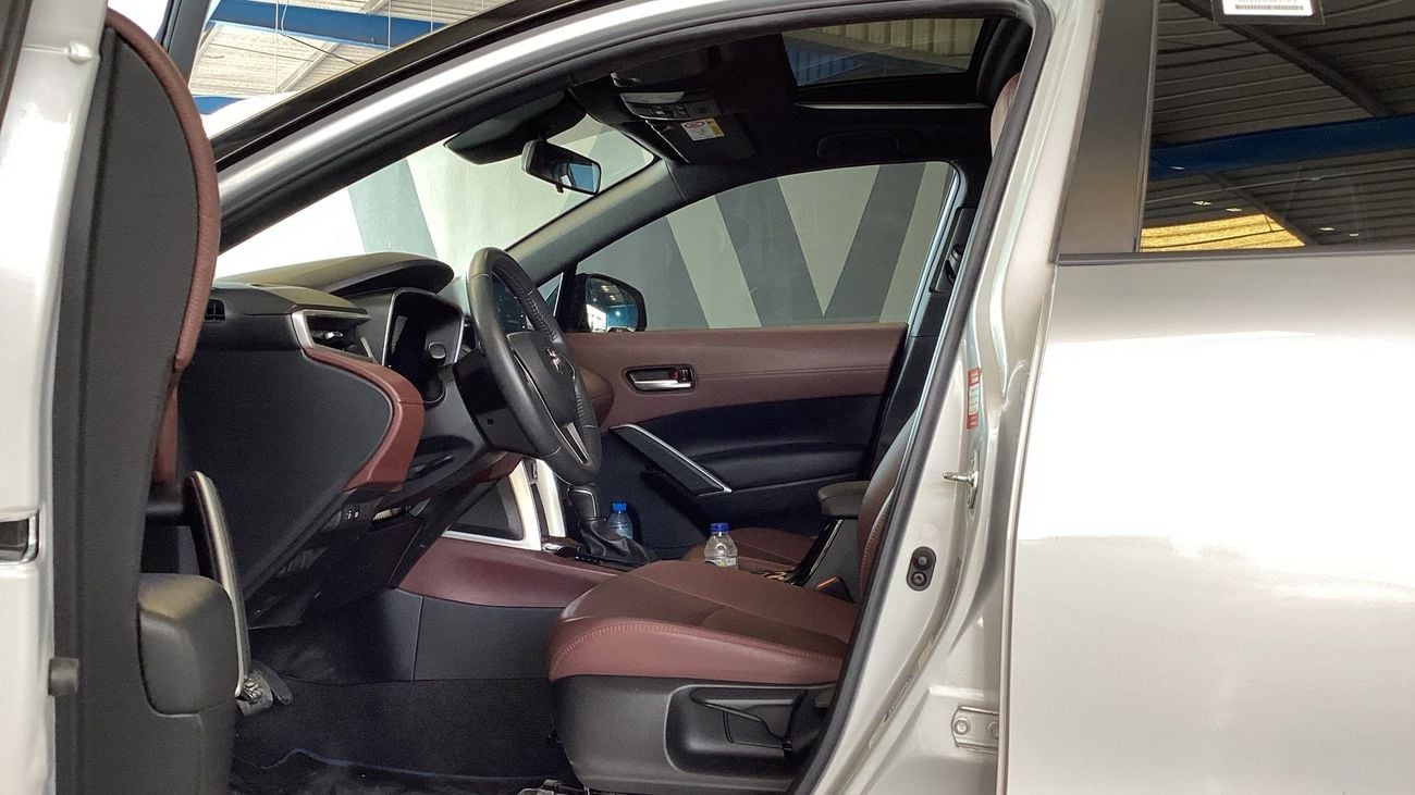 تويوتا كورولا كروس 1.8 HYBRID GLI AUTO | شامل الضمان | 0 ﺪﻔﻋﺓ ﺃﻮﻟﻯ