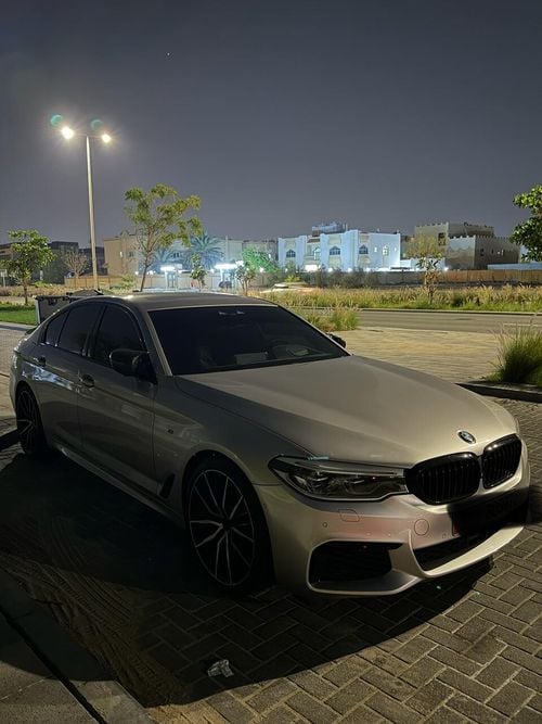 بي أم دبليو M550i Std 4.4L