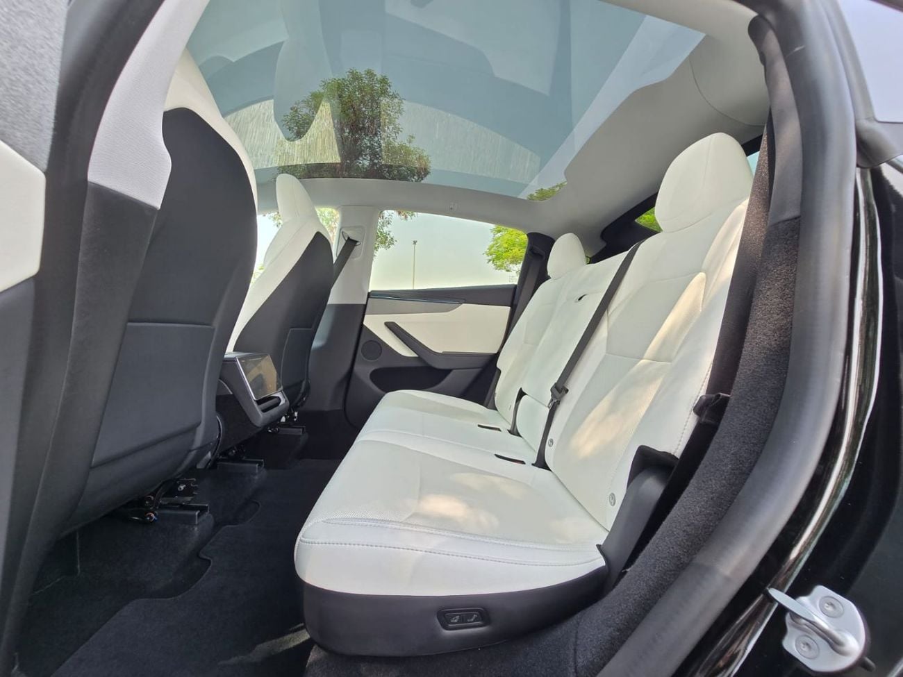 Tesla Model Y LONG RANGE 2026 GCC WITH 8 YEARS TESLA AGENCY WARRANTY IN BRAND NEW CONDITION
