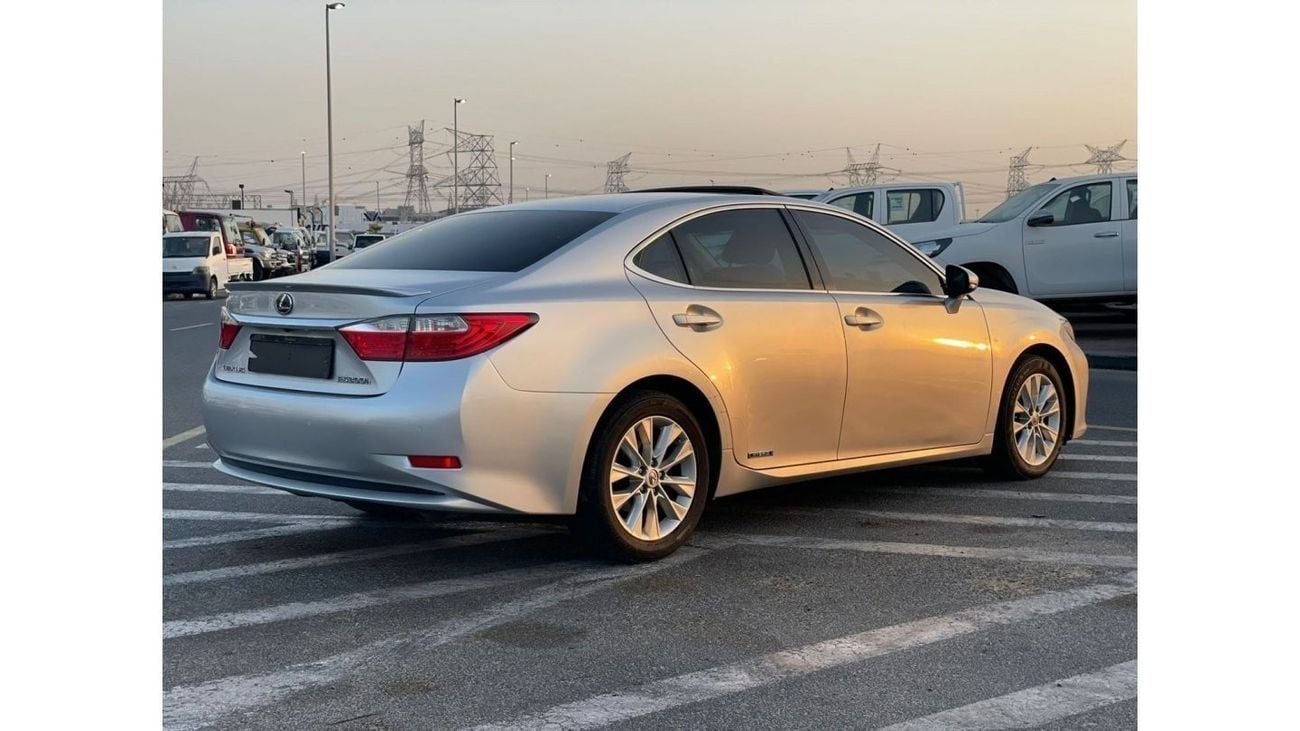 لكزس ES 300 2013 Lexus ES300H Hybrid 2.5L V4 - Japanese Specs Full Option - Without Accident