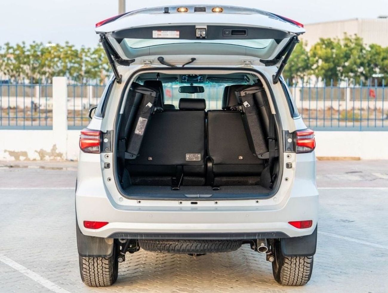 Toyota Fortuner 2024 TOYOTA FORTUNER 4.0 HI - PLATINUM WHITE PEARL inside BLACK | Export Only