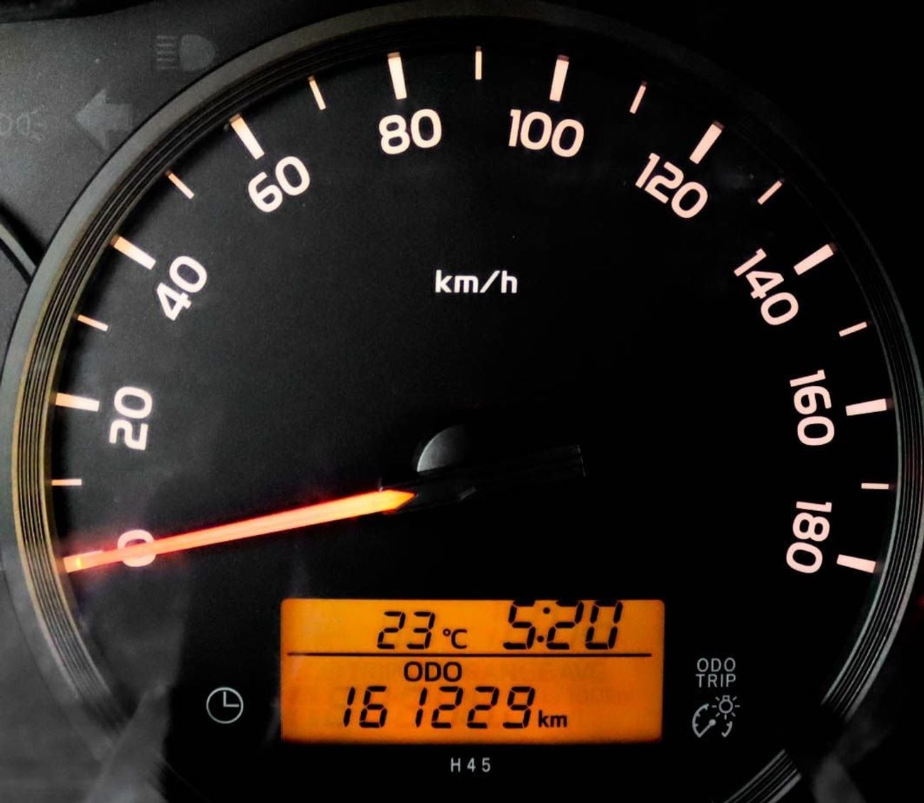 Toyota Hiace GL - Standard Roof 2.7L Toyota Hiace Van 2017 GCC , without accidents, in excellent condition