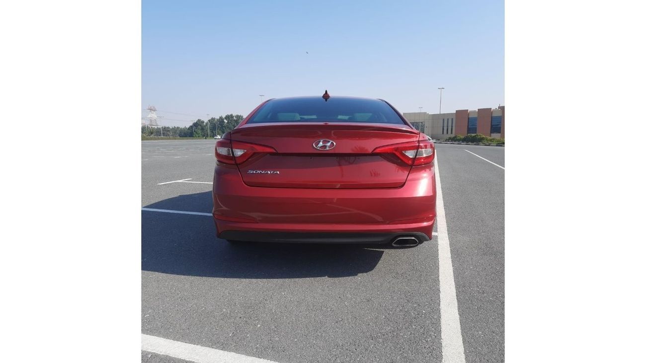 Hyundai Sonata GL Hyundai Sonata Se 2017 Red 2.4L 4 vin: 5NPE24AF4HH495067   ( UAS_ SPEC) VERY GOOD CONDITION