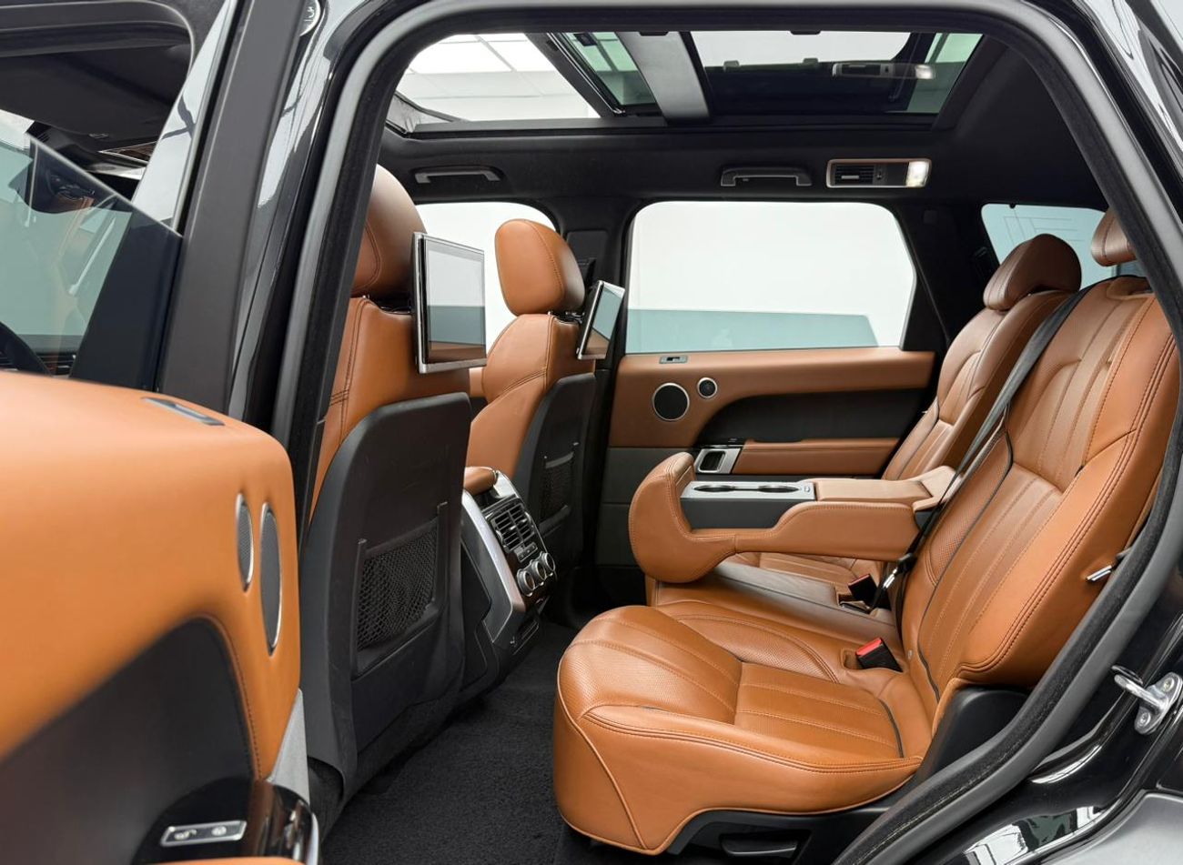 Land Rover Range Rover Sport 2017 Range Rover Sport HSE, Full Range Rover Service History, Fully Loaded, Excellent Condition, GCC