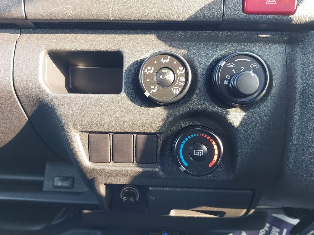 Toyota Hiace TOYOTA HIACE COMMUTER VAN RHD 2015 MODEL 2.7 L PETROL AUTOMATIC(PM54137)