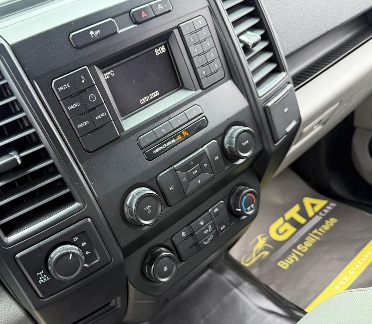Ford F-150 XLT 2020 Ford F-150 Raptor Kit, 1 Year Warranty Unlimited Km, Excellent Condition, GCC