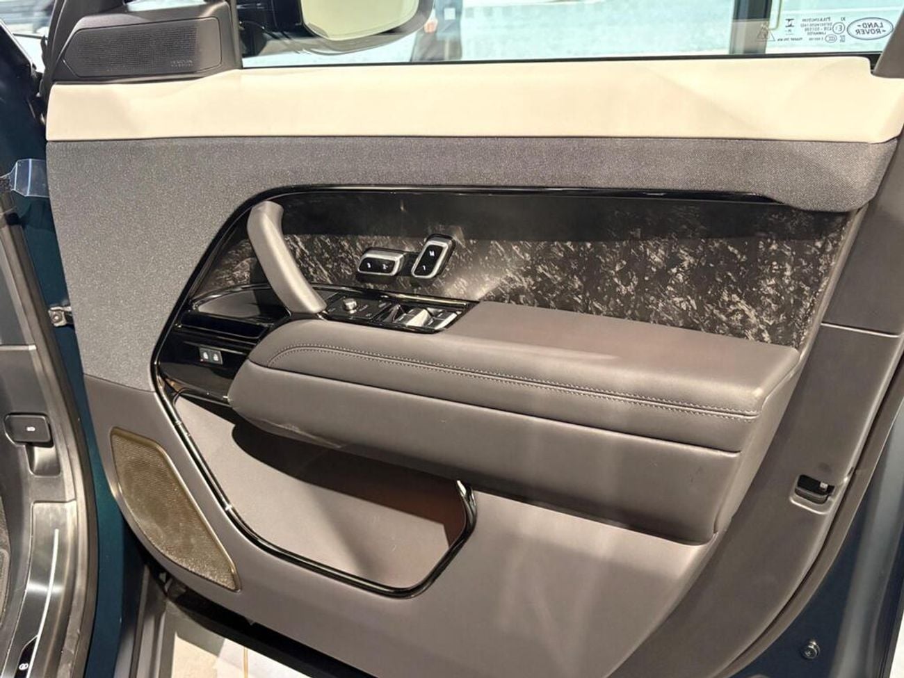 لاند روفر رينج روفر سبورت 4.4 P635 V8 MHEV SV Auto 4WD Euro 6 (s/s) 5dr (EXPORT ONLY) Right Hand Drive