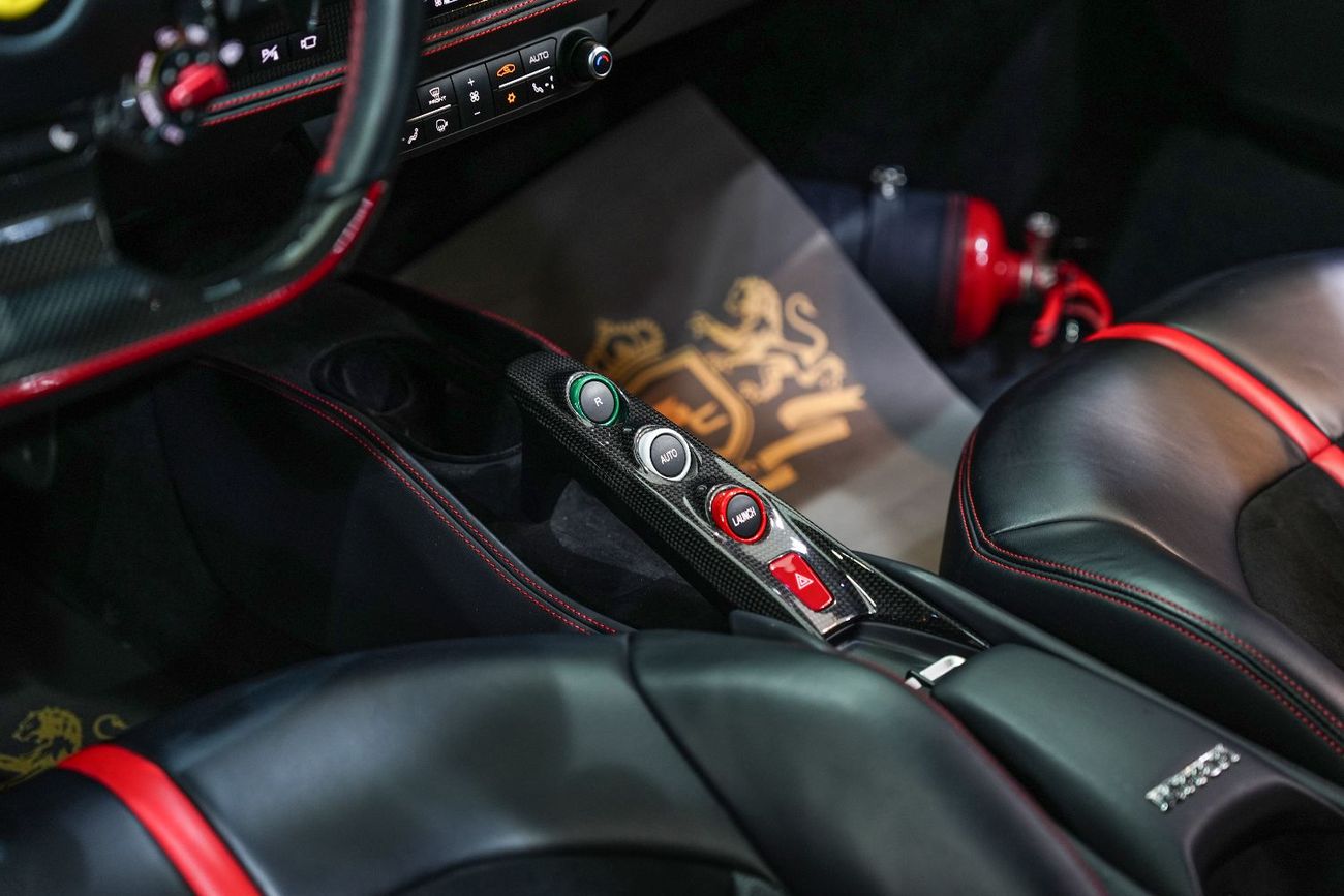 فيراري F8 تريبوتو 3.9T V8 Carbon Interior, Apple CarPlay, JBL Audio, Passenger Display, Dealer Warranty + Service!!