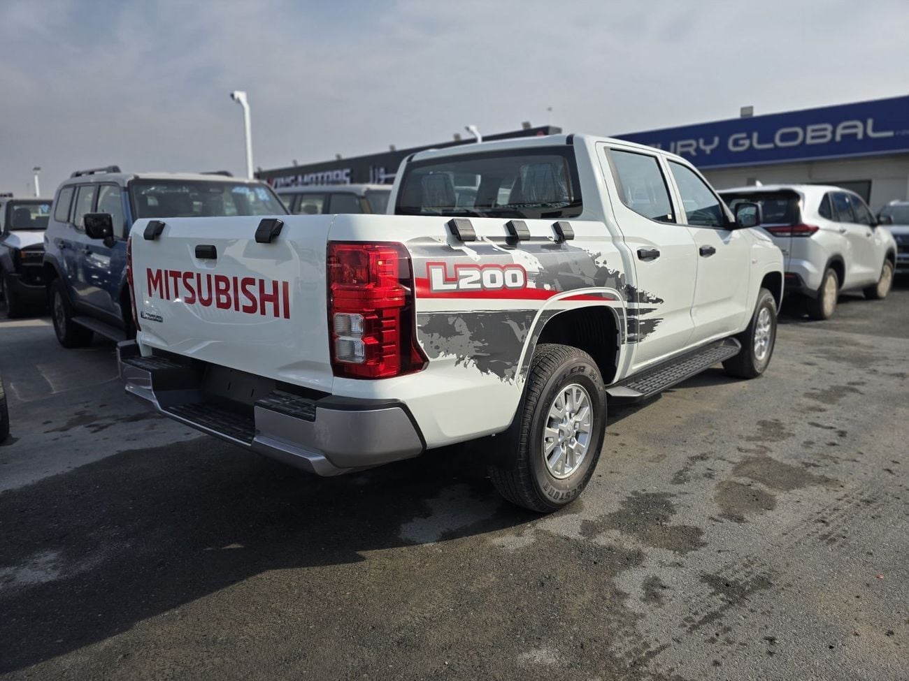 ميتسوبيشي L200 GL 2.5L Double Cab Petrol Manual Transmission 4WD * EXPORT PRICE *