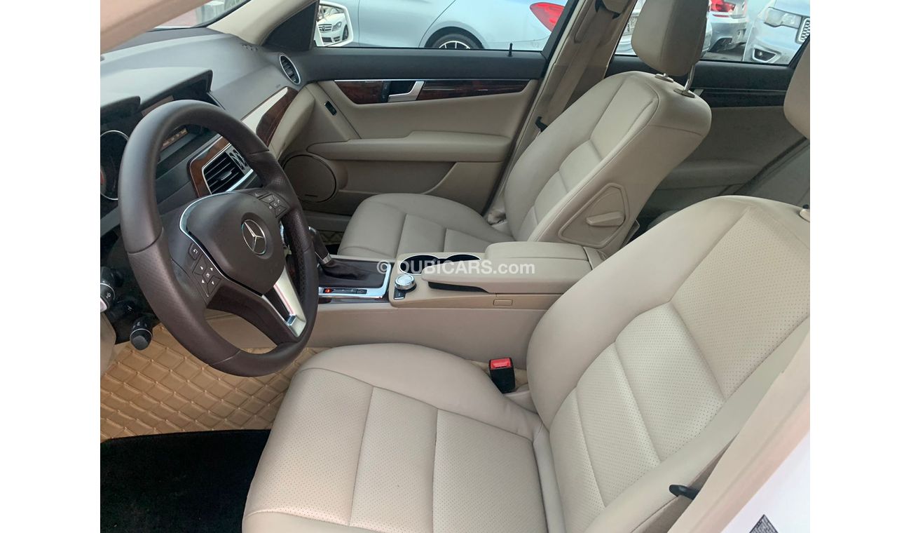 Mercedes-Benz C 300 Mercedes C300_2014_Excellent_Condihion