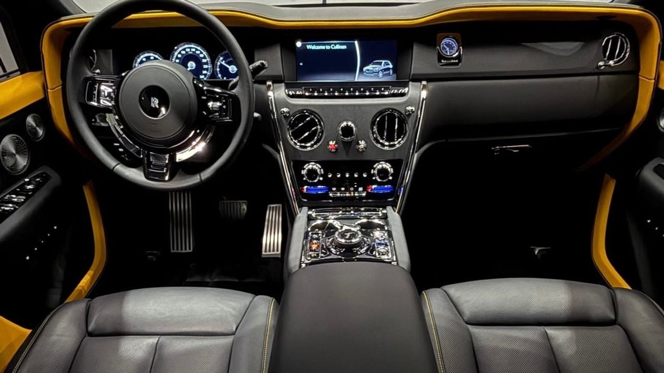 Rolls-Royce Cullinan Silver badge