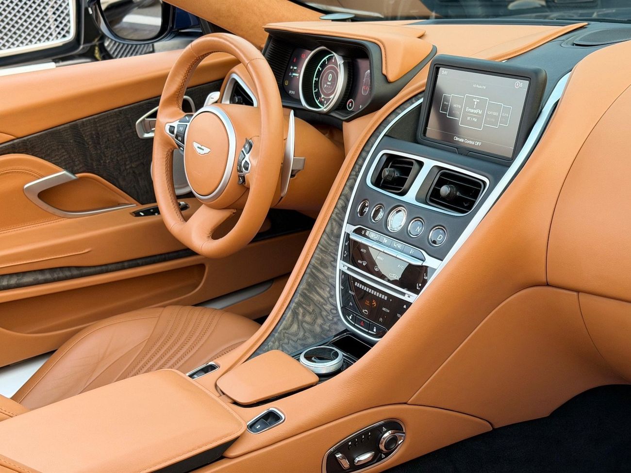 أستون مارتن DB11 Volante 4.0L