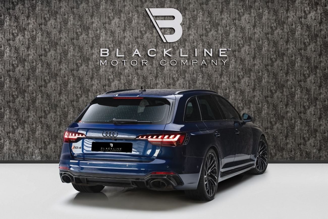 أودي RS4 ستاندارد BUY NOW, PAY 2027 | THE BLACKLINE STANDARD | 2028 Warranty + Service, Low KMs, GCC