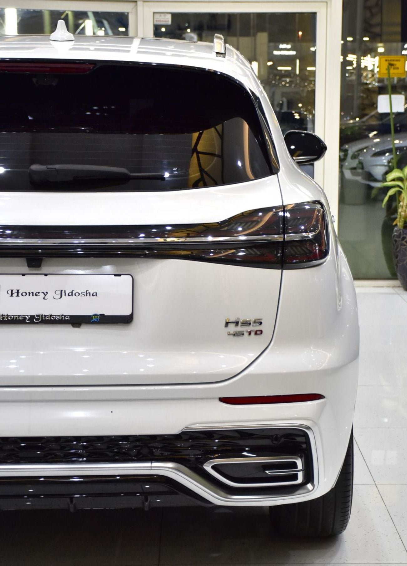 HONGQI HS5 DELUXE EXCELLENT DEAL for our Hongqi HS5 40TD ( 2025 Model ) in White Color GCC Specs